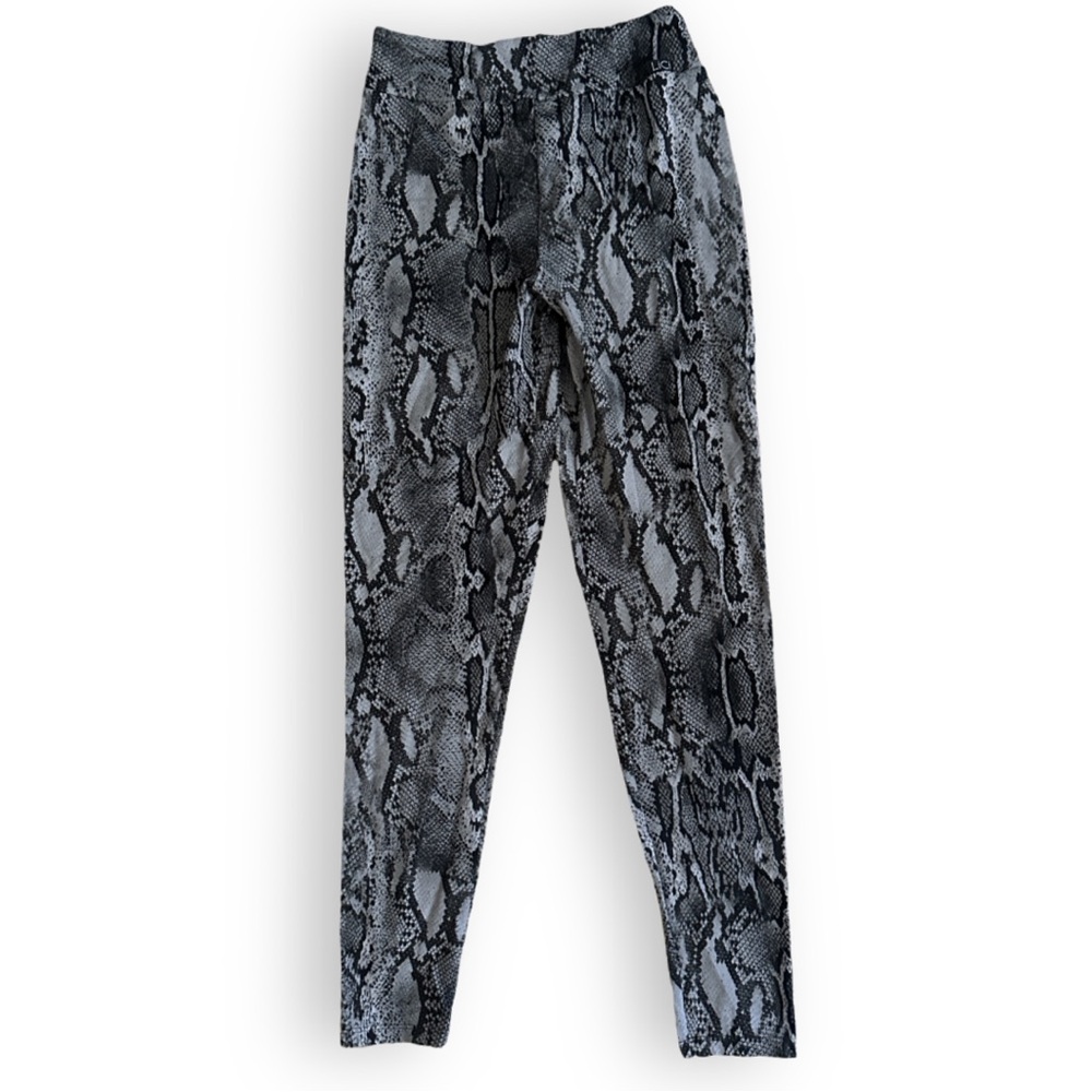 LiCi Fit “Grounded” High Waisted Scrunch Leggings size M